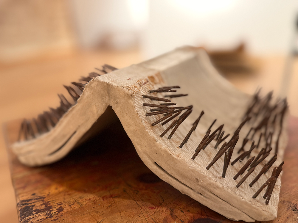 ‘jo ġāyab hai, aur hāzir bhi’